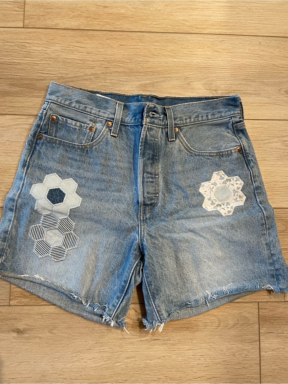 Levi’s women’s light blue Denim Patch Shorts size 29